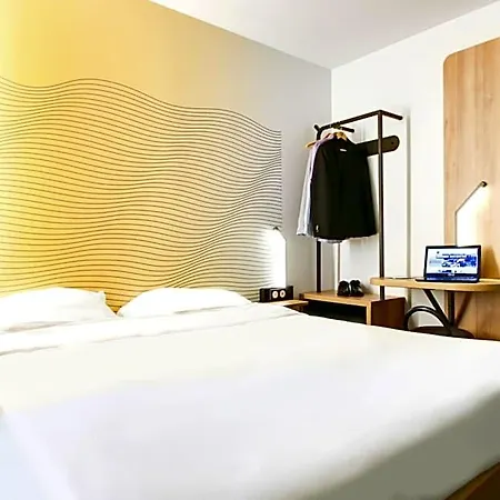 Hotel Reims Bezannes 2*